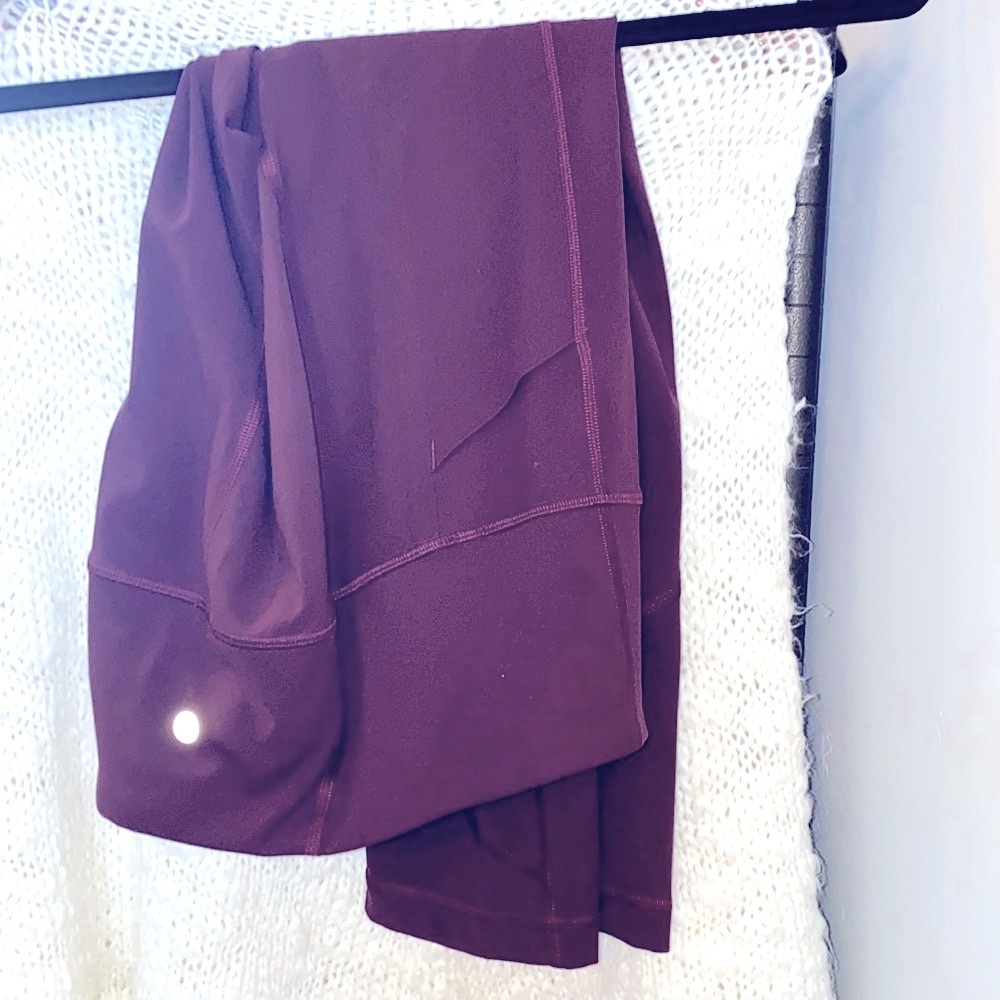 Lululemon High-Waisted Cropped Leggings – Maroon – Size 8 – NEW 🔥 - Picture 2 of 6